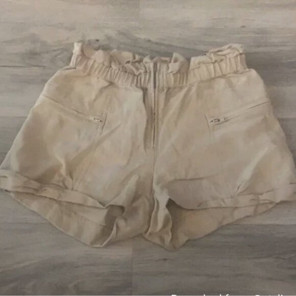 Aritzia Wilfred Linen Blend Paper Bag Zip Pocket Cargo Shorts, Beige - Picture 2 of 3